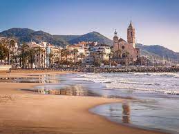 SPAIN: Fully-equipped language school to let in beautiful Sitges, on the Mediterranean coast. Great opportunity to start your own business.